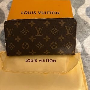 Louis Vuitton zippy wallet